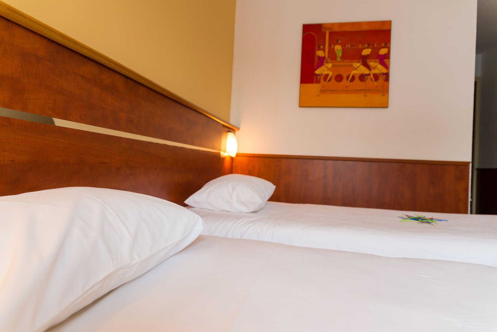 Brit Hotel Rennes Cesson Экстерьер фото